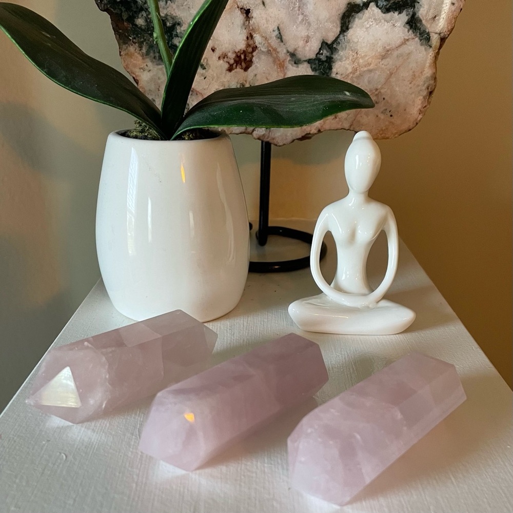 Double terminated rose quartz point - Picture 2 of 4